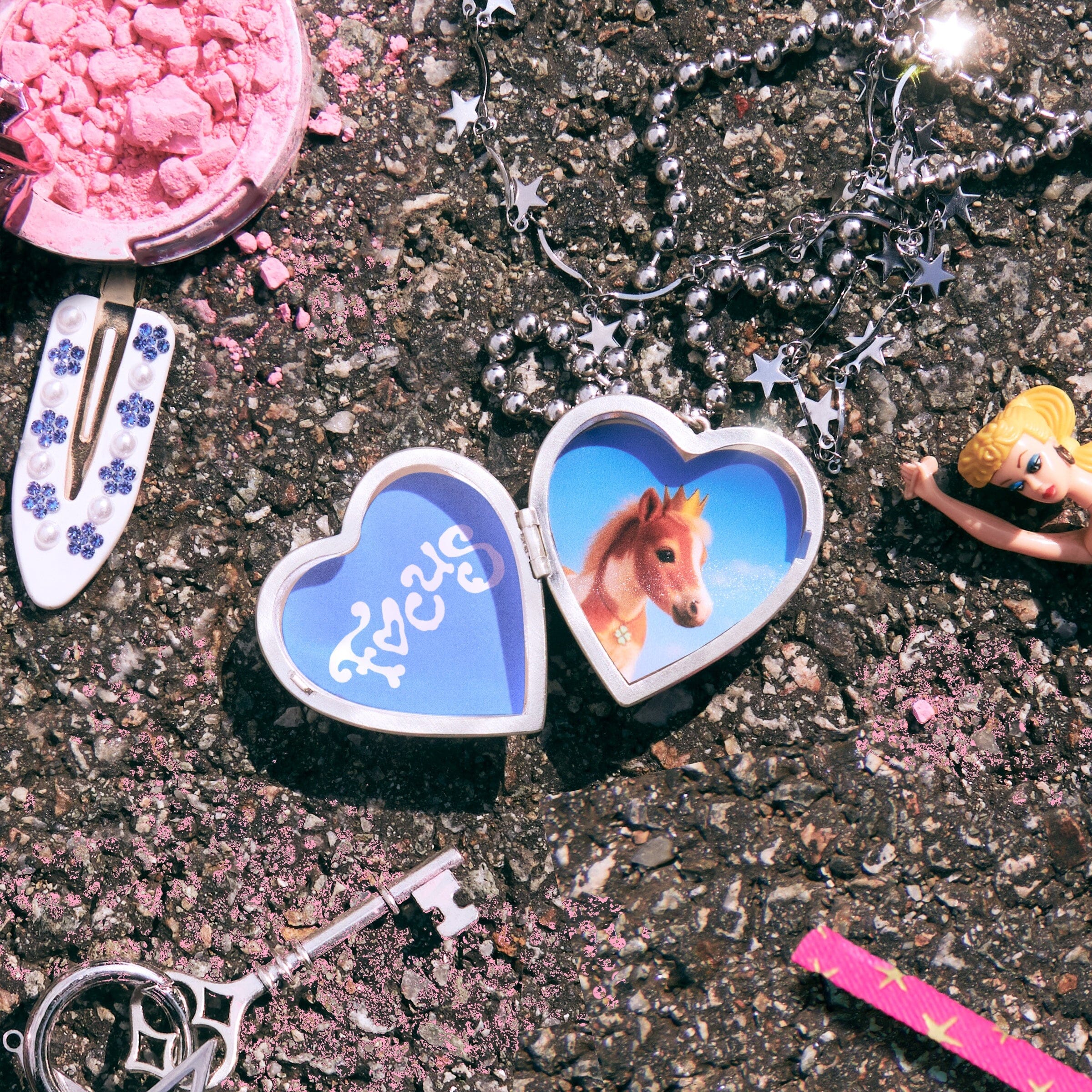 Hearts2Hearts - FOCUS (HEART LOCKET VERSION) Nolae